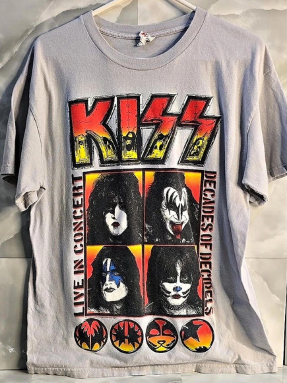 KISS Live in Concert Decades of Decibels 2014 Tour T-Shirt Tee Gray